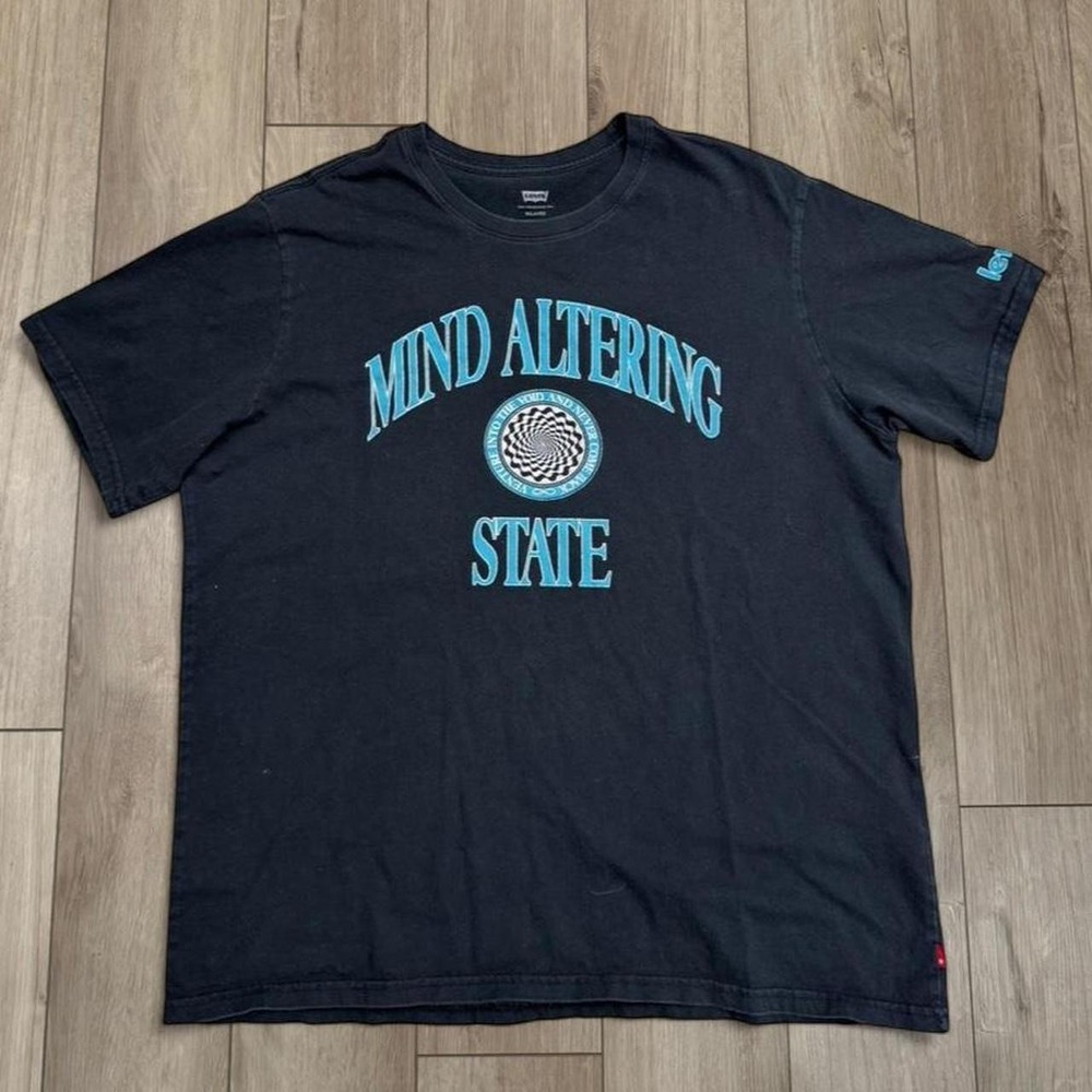 Levi's graphic t-shirt Mind Altering State  Size Large